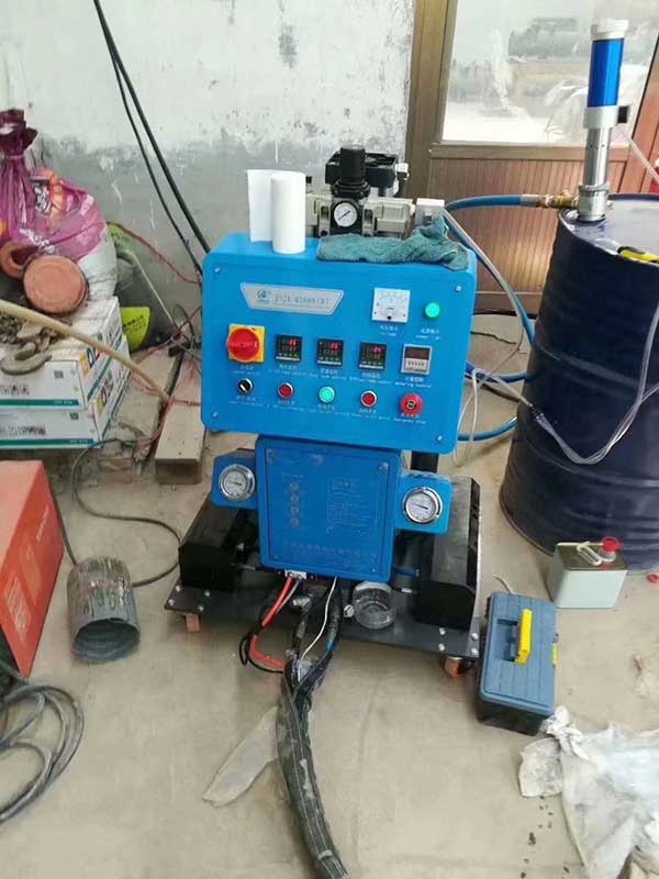 聚氨酯浮球 Q2600D聚氨酯發泡機 澆注填充工藝(圖2) 定時定量功能的聚氨酯浮球Q2600D聚氨酯發泡機