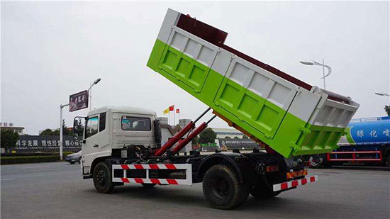 聚脲噴涂汽車(chē)底盤(pán)(圖1) 聚脲噴涂汽車(chē)底盤(pán)